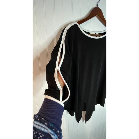 Chicos Black & White Asymmetrical Top With Side Slits & Tie Hem Size 0 - Picture 5 of 12